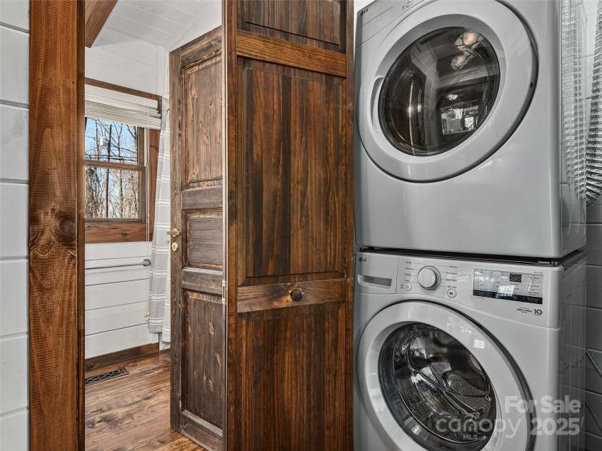 25 Crestwood Drive, Arden, NC 28704.  MLS# CAR4218360, YatesRealty ID 17353. 