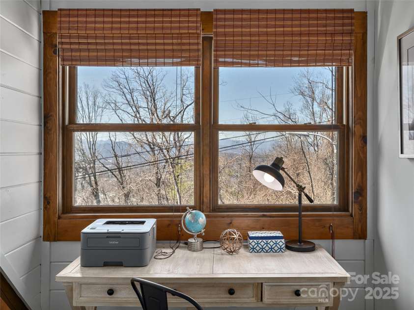 25 Crestwood Drive, Arden, NC 28704.  MLS# CAR4218360, YatesRealty ID 17353. 