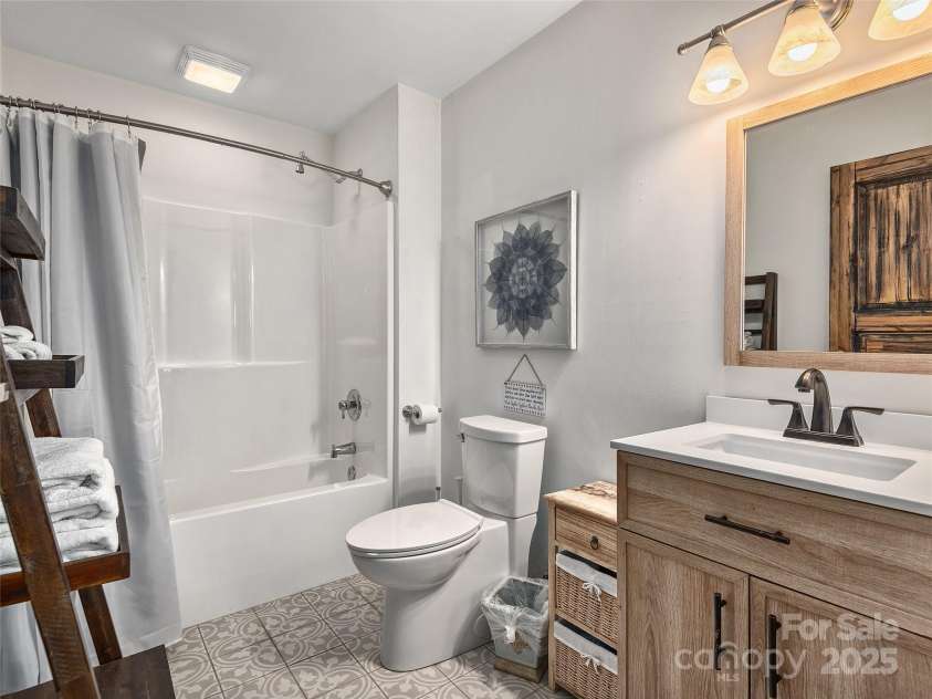 25 Crestwood Drive, Arden, NC 28704.  MLS# CAR4218360, YatesRealty ID 17353. 