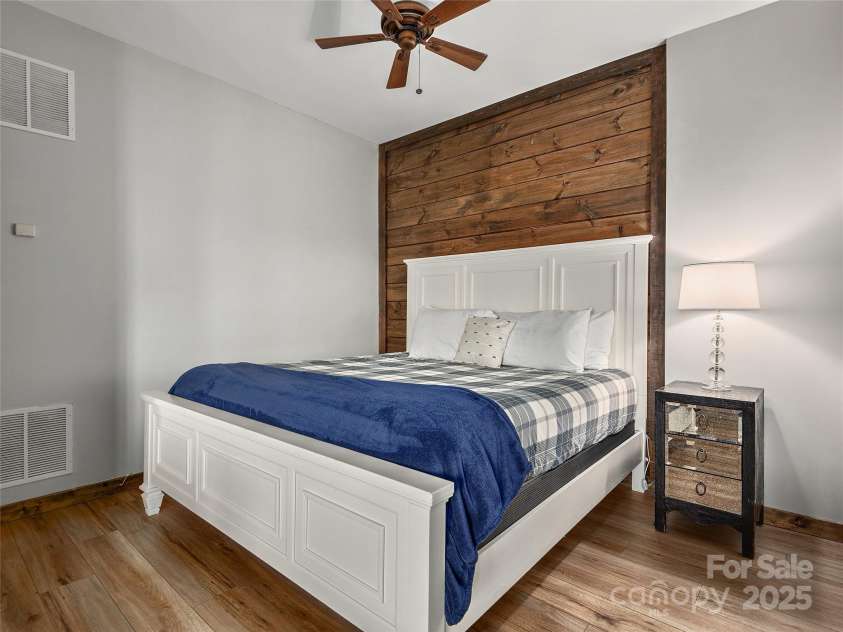 25 Crestwood Drive, Arden, NC 28704.  MLS# CAR4218360, YatesRealty ID 17353. 