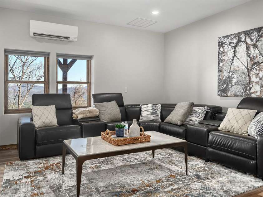 25 Crestwood Drive, Arden, NC 28704.  MLS# CAR4218360, YatesRealty ID 17353. 