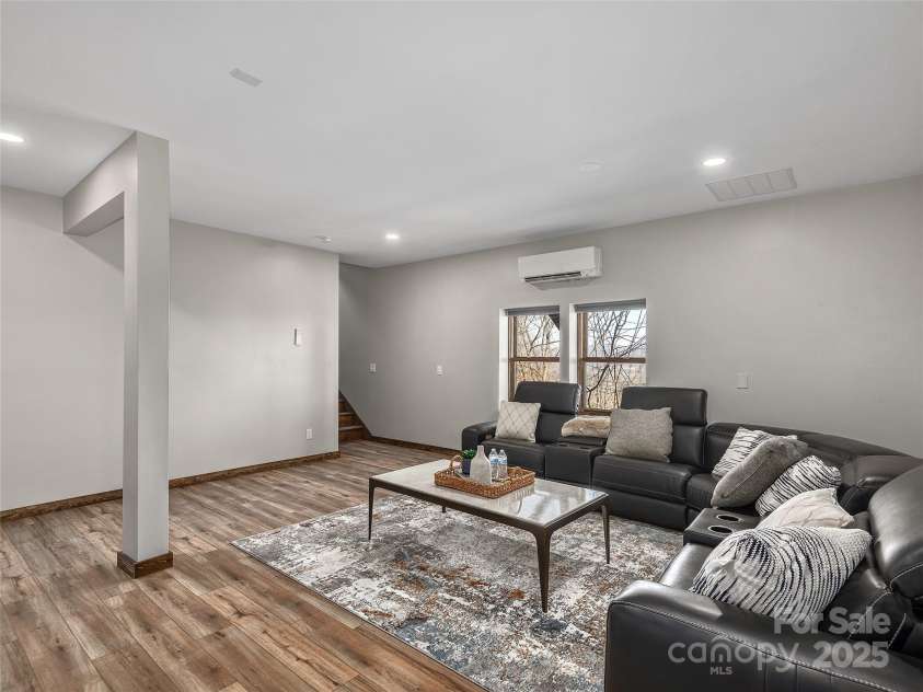 25 Crestwood Drive, Arden, NC 28704.  MLS# CAR4218360, YatesRealty ID 17353. 