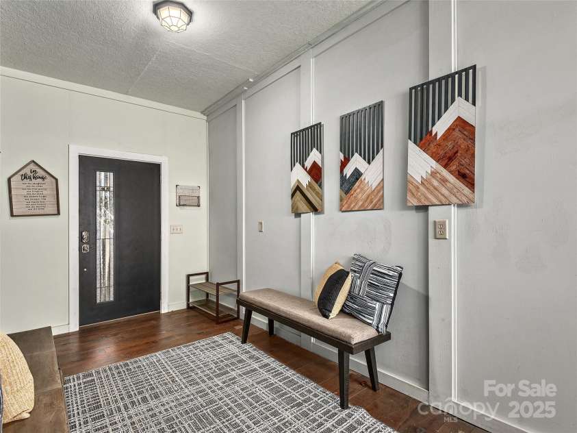 25 Crestwood Drive, Arden, NC 28704.  MLS# CAR4218360, YatesRealty ID 17353. 