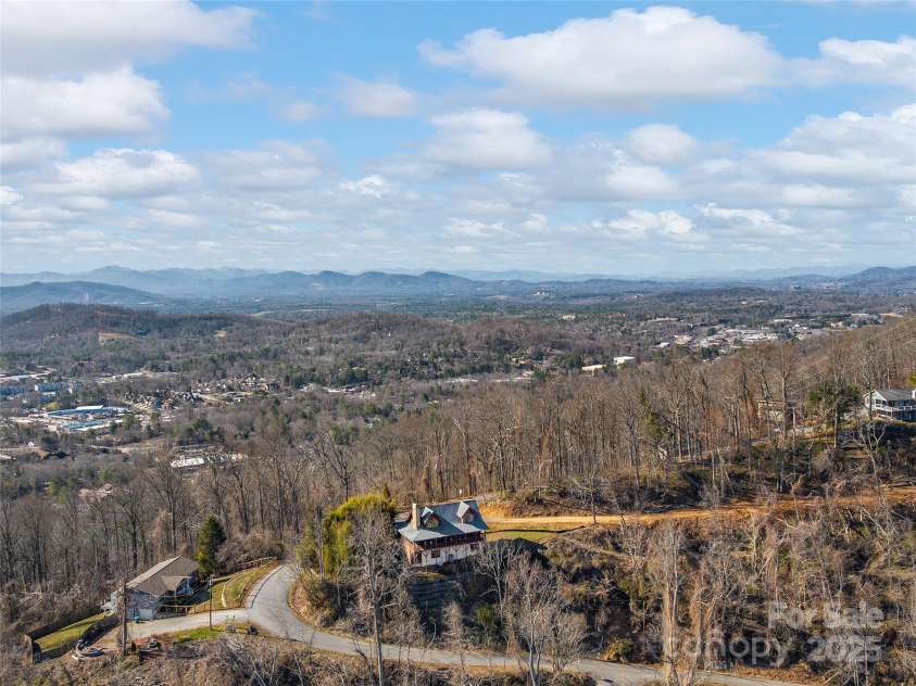 25 Crestwood Drive, Arden, NC 28704.  MLS# CAR4218360, YatesRealty ID 17353. 