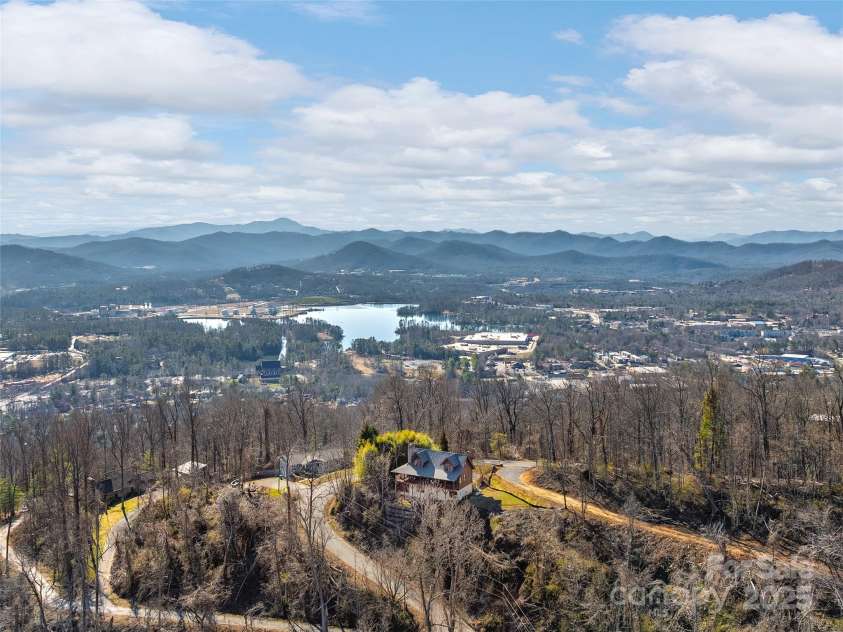 25 Crestwood Drive, Arden, NC 28704.  MLS# CAR4218360, YatesRealty ID 17353. 