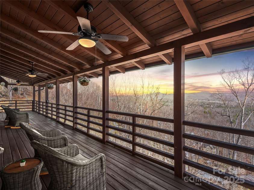 25 Crestwood Drive, Arden, NC 28704.  MLS# CAR4218360, YatesRealty ID 17353. 