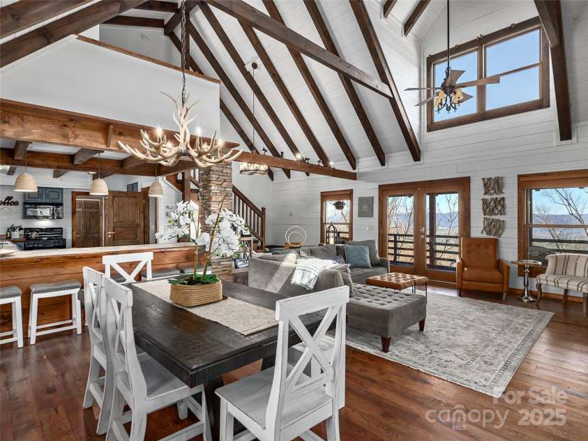 25 Crestwood Drive, Arden, NC 28704.  MLS# CAR4218360, YatesRealty ID 17353. 