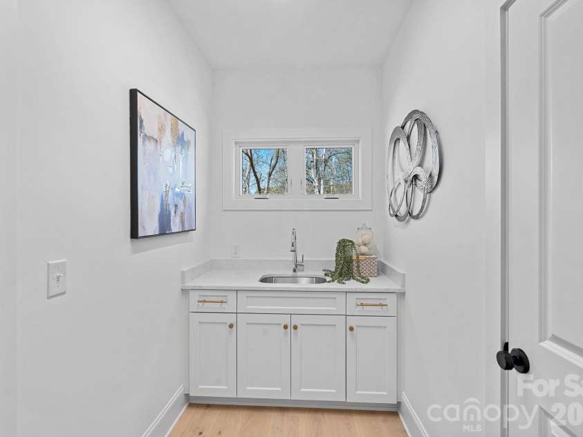 157 Ross Road, Mooresville, NC 28117.  MLS# CAR4343527, YatesRealty ID 17354. 