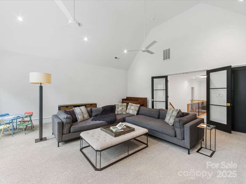 438 Wonderwood Drive, Charlotte, NC 28211.  MLS# CAR4290374, YatesRealty ID 17355. Large Bonus Room perfect for Movie Theater, Gym or Playroom