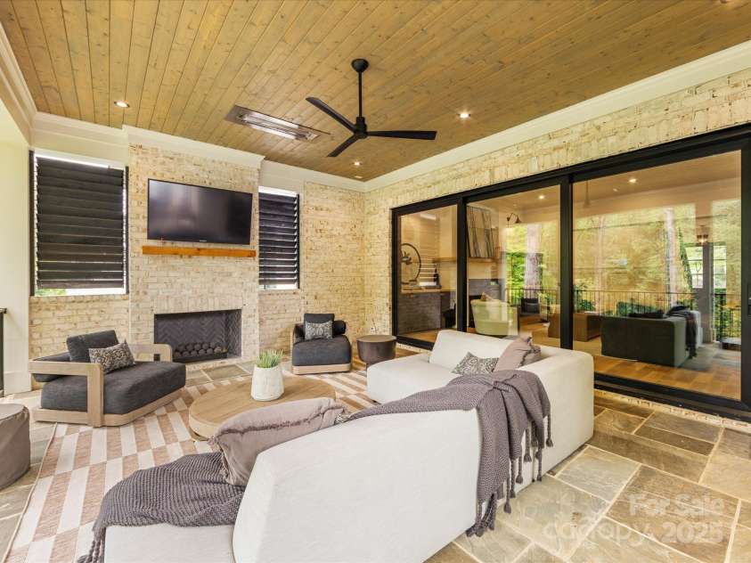 438 Wonderwood Drive, Charlotte, NC 28211.  MLS# CAR4290374, YatesRealty ID 17355. Outdoor Fireplace and TV