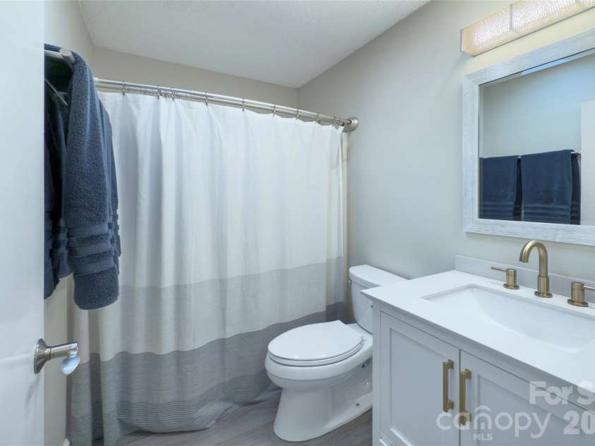 960 Middle Connestee Trail, Brevard, NC 28712.  MLS# CAR4373421, YatesRealty ID 17355. Updated Bathroom located between Bedroom 2& 3