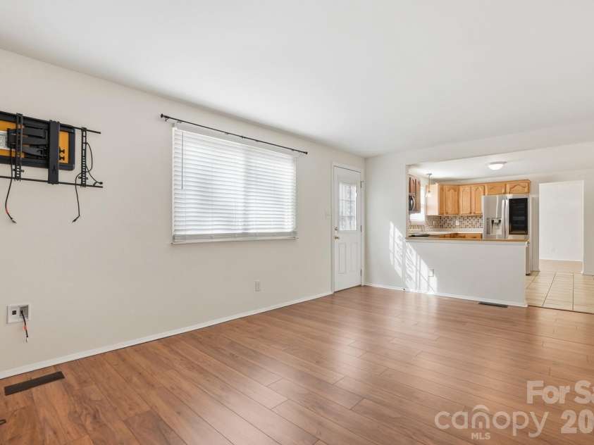 3701 Piney Grove Road, Charlotte, NC 28212.  MLS# CAR4375187, YatesRealty ID 17356. 
