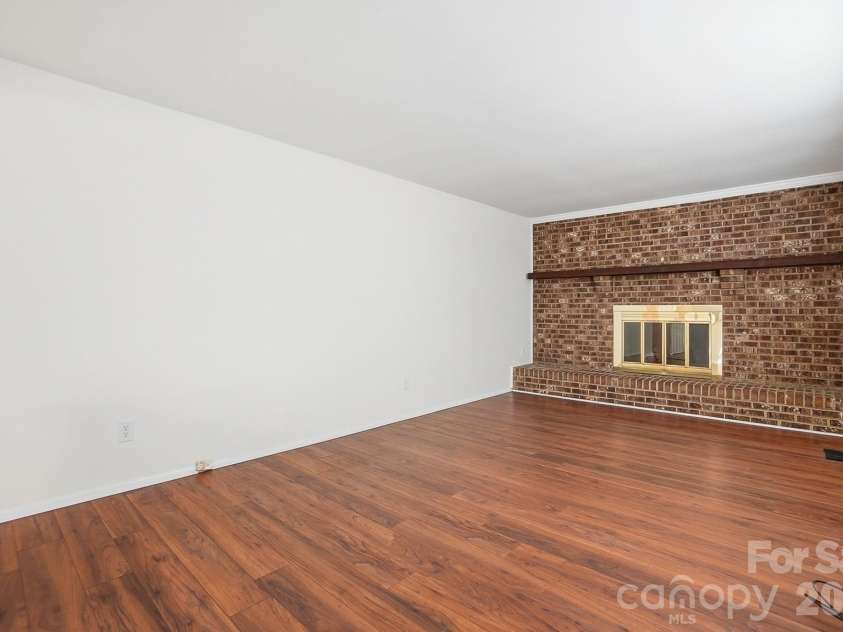 3701 Piney Grove Road, Charlotte, NC 28212.  MLS# CAR4375187, YatesRealty ID 17356. 