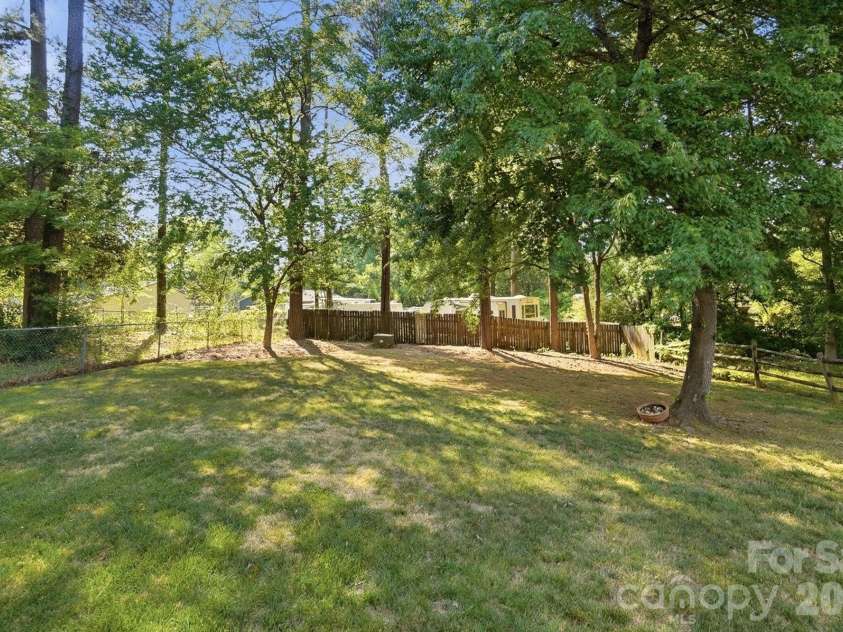 3701 Piney Grove Road, Charlotte, NC 28212.  MLS# CAR4375187, YatesRealty ID 17356. 