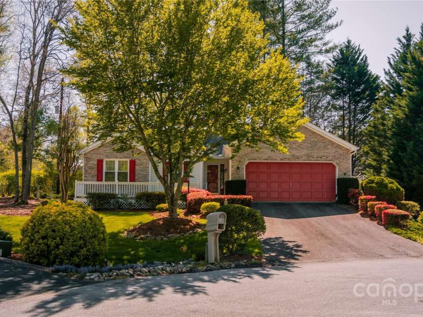 9 Manakiki Court, Etowah, NC 28729.  MLS# CAR4245266, YatesRealty ID 17356. Front view Cul-de sac
