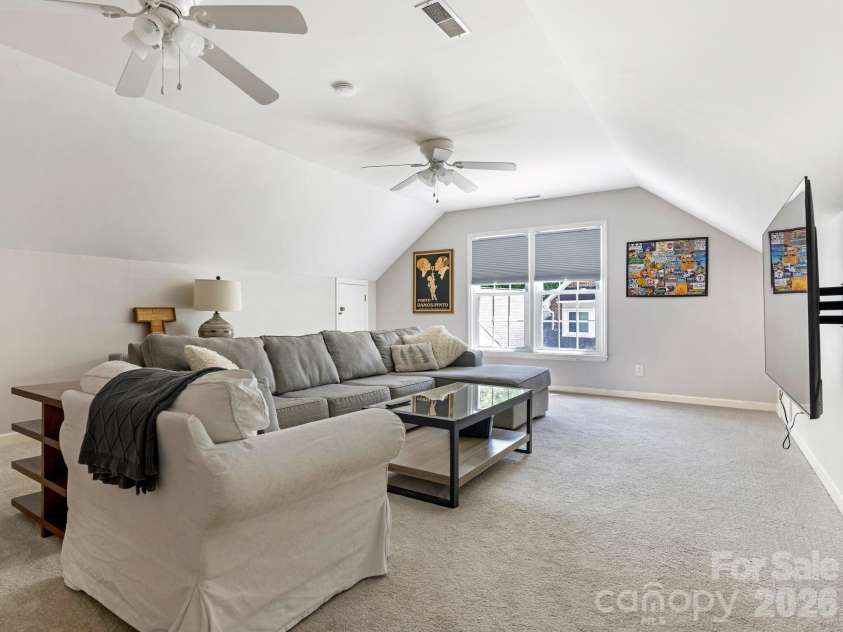 5017 Lindstrom Drive, Charlotte, NC 28226.  MLS# CAR4371600, YatesRealty ID 17357. Bonus Room