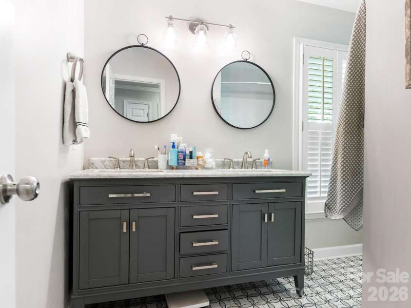 5017 Lindstrom Drive, Charlotte, NC 28226.  MLS# CAR4371600, YatesRealty ID 17357. Full Bathroom