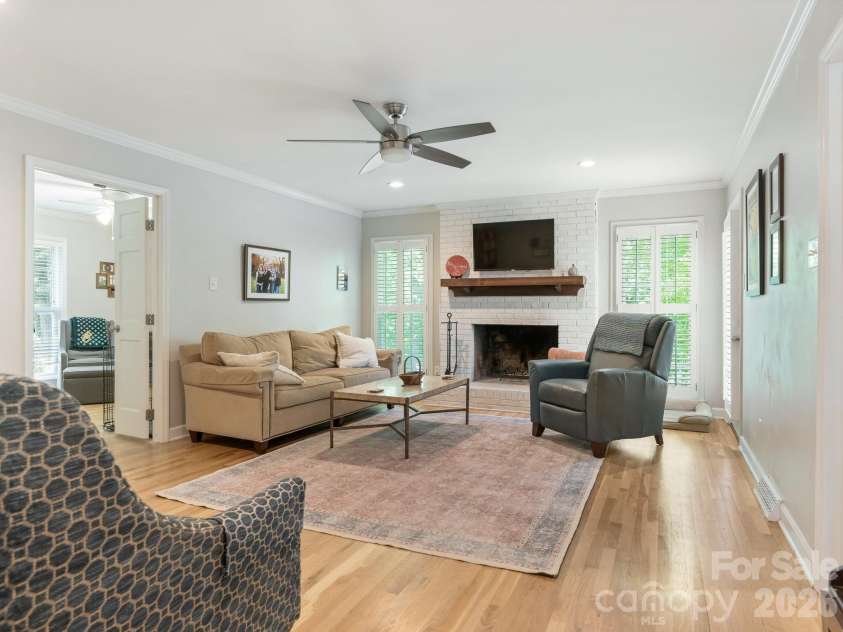 5017 Lindstrom Drive, Charlotte, NC 28226.  MLS# CAR4371600, YatesRealty ID 17357. Great Room