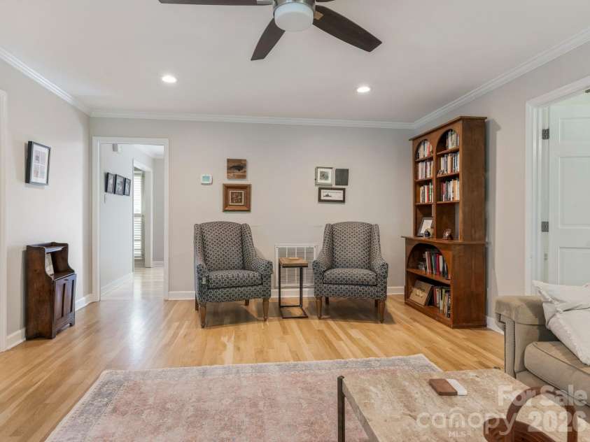 5017 Lindstrom Drive, Charlotte, NC 28226.  MLS# CAR4371600, YatesRealty ID 17357. Great Room