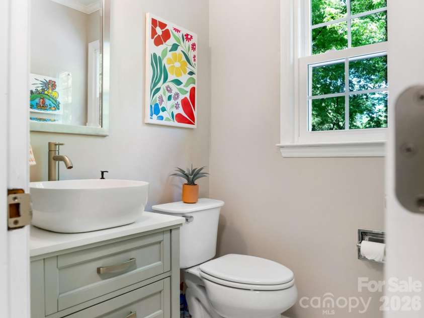 5017 Lindstrom Drive, Charlotte, NC 28226.  MLS# CAR4371600, YatesRealty ID 17357. Half Bathroom