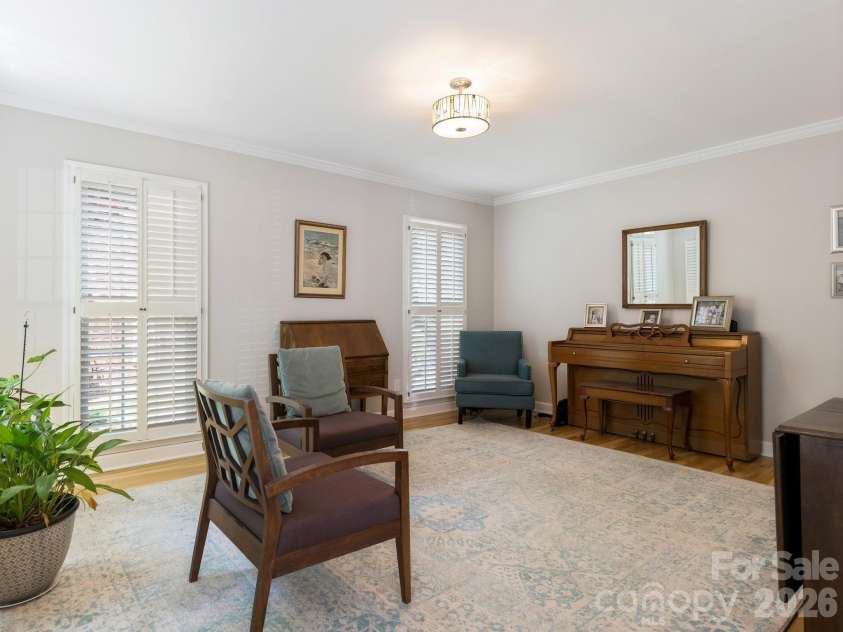5017 Lindstrom Drive, Charlotte, NC 28226.  MLS# CAR4371600, YatesRealty ID 17357. Living Room