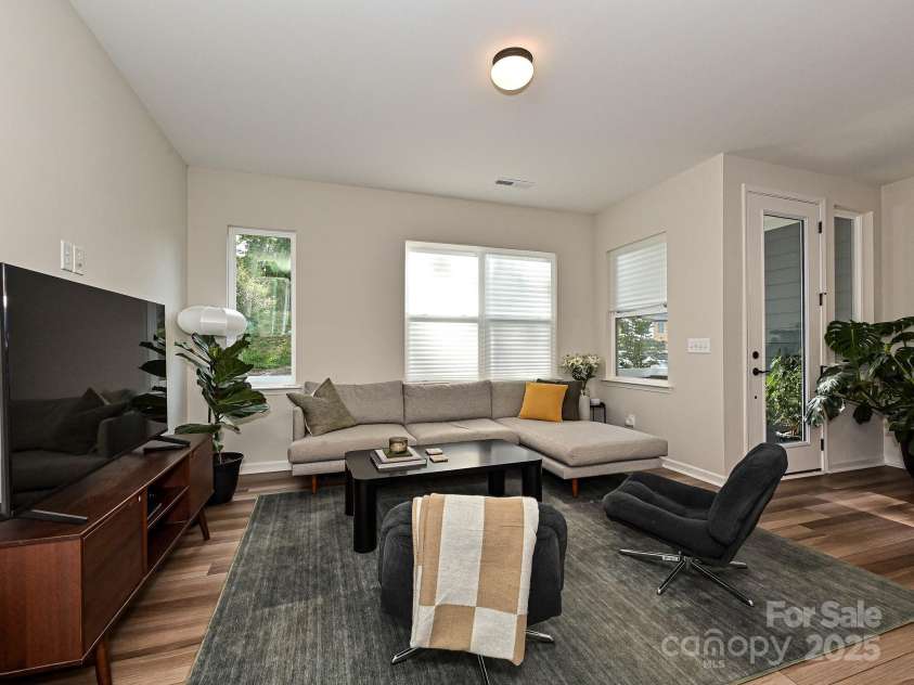 306 Cloudcroft Alley, Charlotte, NC 28217.  MLS# CAR4253444, YatesRealty ID 17358. Living Room