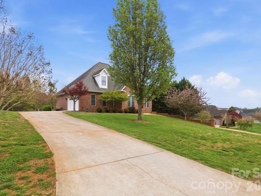 5518 Land Harbour Drive, Granite Falls, NC 28630.  MLS# CAR4364737, YatesRealty ID 17358. 