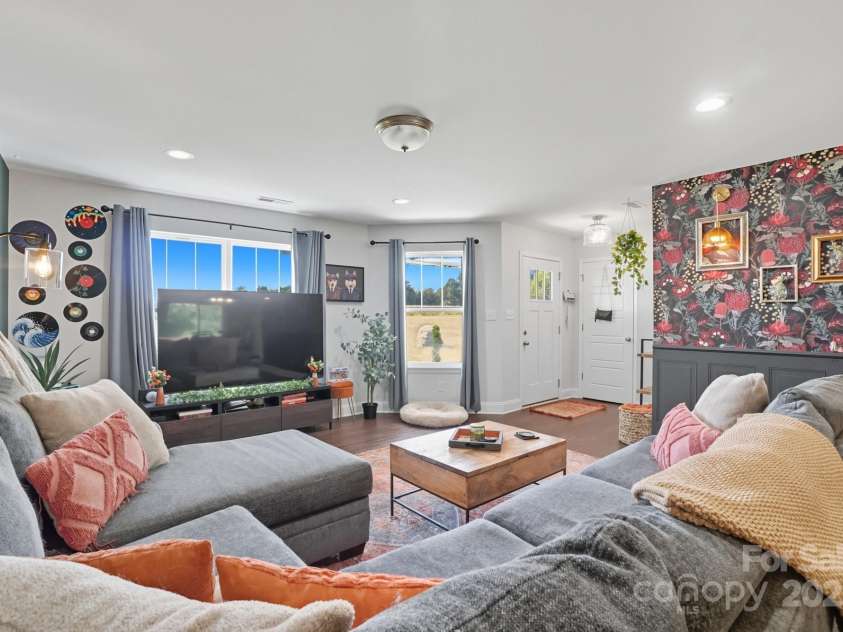 345 Knox Farm Road, Statesville, NC 28677.  MLS# CAR4304653, YatesRealty ID 1736. Living Room