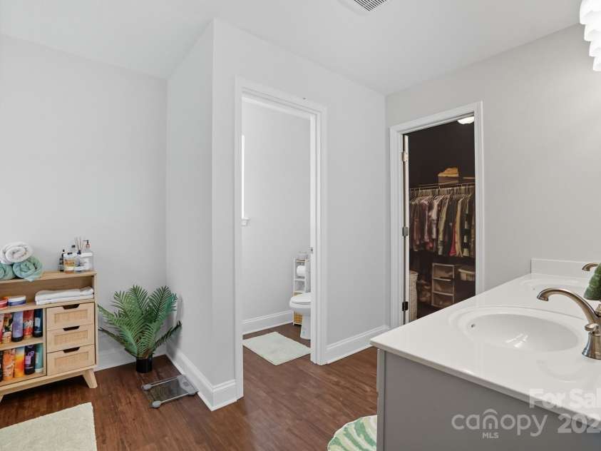 345 Knox Farm Road, Statesville, NC 28677.  MLS# CAR4304653, YatesRealty ID 1736. Main Bath 