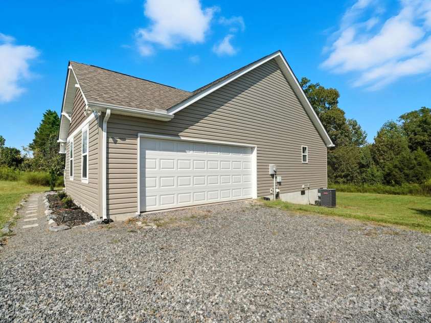 345 Knox Farm Road, Statesville, NC 28677.  MLS# CAR4304653, YatesRealty ID 1736. Side Garage Entrance 
