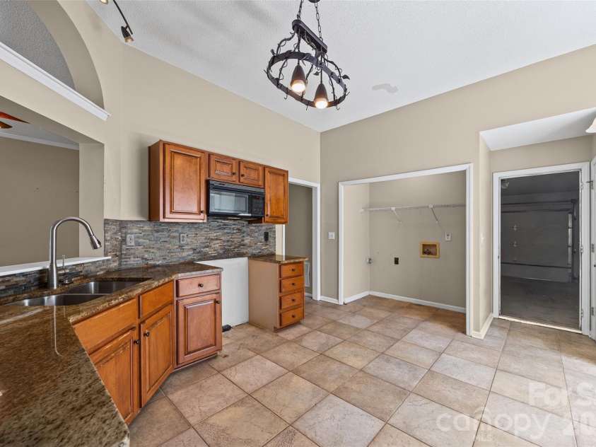 12103 Wagon Wheel Court, Charlotte, NC 28277.  MLS# CAR4373991, YatesRealty ID 17361. 