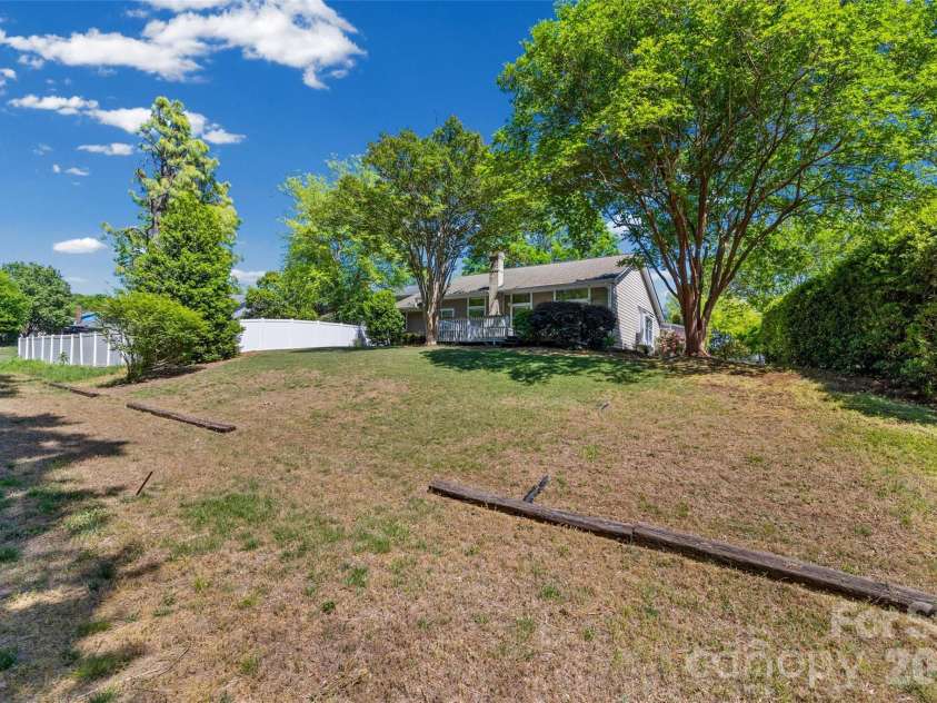 12103 Wagon Wheel Court, Charlotte, NC 28277.  MLS# CAR4373991, YatesRealty ID 17361. 
