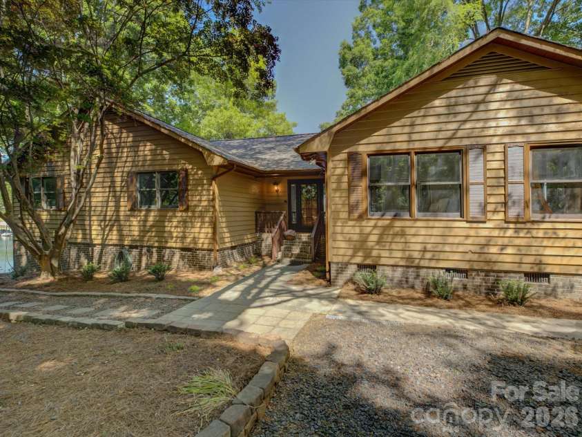 3940 Sandy Point Drive, York, SC 29745.  MLS# CAR4374280, YatesRealty ID 17362. Welcome to 3940 Sandy Point Drive! 