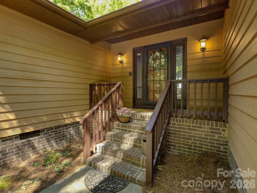 3940 Sandy Point Drive, York, SC 29745.  MLS# CAR4374280, YatesRealty ID 17362. Welcome to 3940 Sandy Point Drive! 