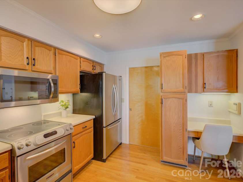 3940 Sandy Point Drive, York, SC 29745.  MLS# CAR4374280, YatesRealty ID 17362. Welcome to 3940 Sandy Point Drive! 