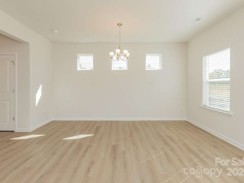 6024 Jasmine Branch Road, Charlotte, NC 28216.  MLS# CAR4260393, YatesRealty ID 17362. Suwanee Dining Area