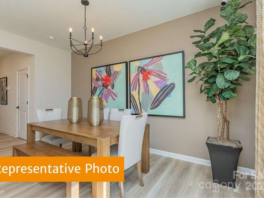 6024 Jasmine Branch Road, Charlotte, NC 28216.  MLS# CAR4260393, YatesRealty ID 17362. Suwanee Dining Area