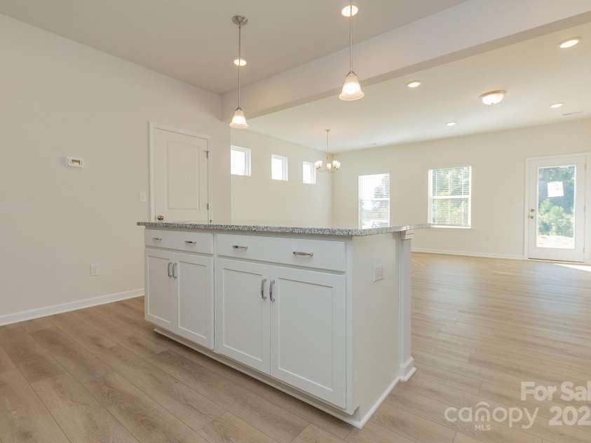 6024 Jasmine Branch Road, Charlotte, NC 28216.  MLS# CAR4260393, YatesRealty ID 17362. Suwanee Island