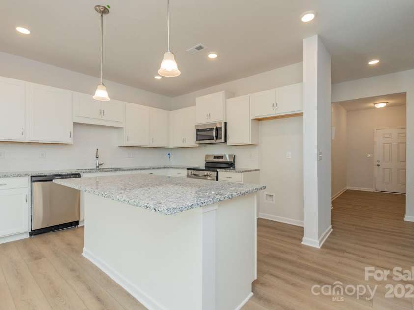 6024 Jasmine Branch Road, Charlotte, NC 28216.  MLS# CAR4260393, YatesRealty ID 17362. Suwanee Kitchen