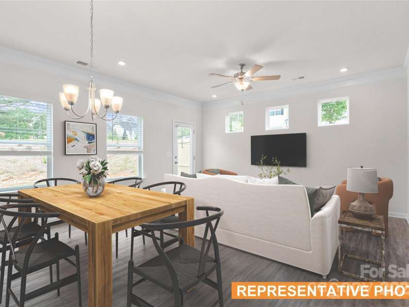 6005 Jasmine Branch Road, Charlotte, NC 28216.  MLS# CAR4260447, YatesRealty ID 17363. Suwanee Family Room / Dining Area