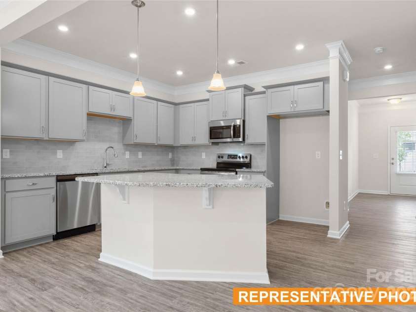 6005 Jasmine Branch Road, Charlotte, NC 28216.  MLS# CAR4260447, YatesRealty ID 17363. Suwanee Kitchen