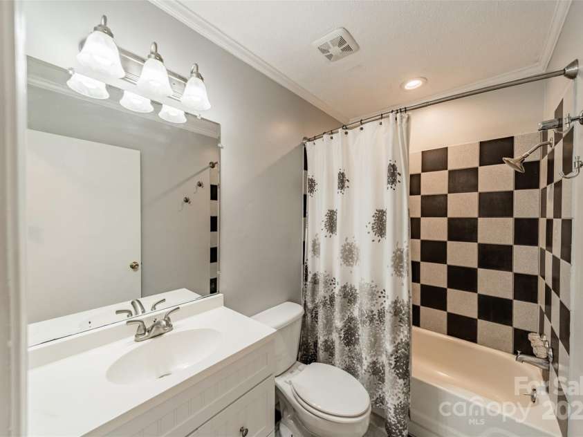 21614 Colina Drive, Cornelius, NC 28031.  MLS# CAR4255901, YatesRealty ID 17364. Hall Bathroom