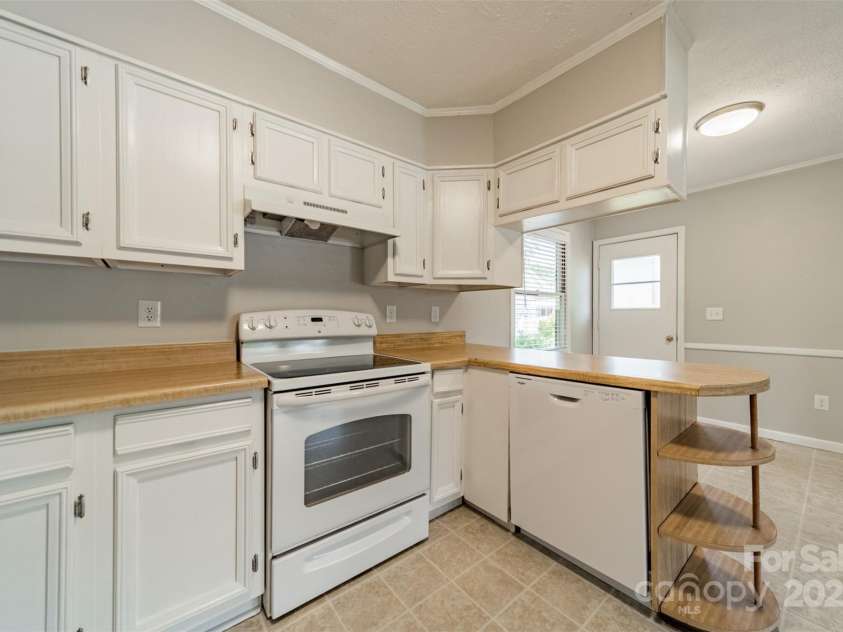 21614 Colina Drive, Cornelius, NC 28031.  MLS# CAR4255901, YatesRealty ID 17364. Kitchen (previous countertops shown)
