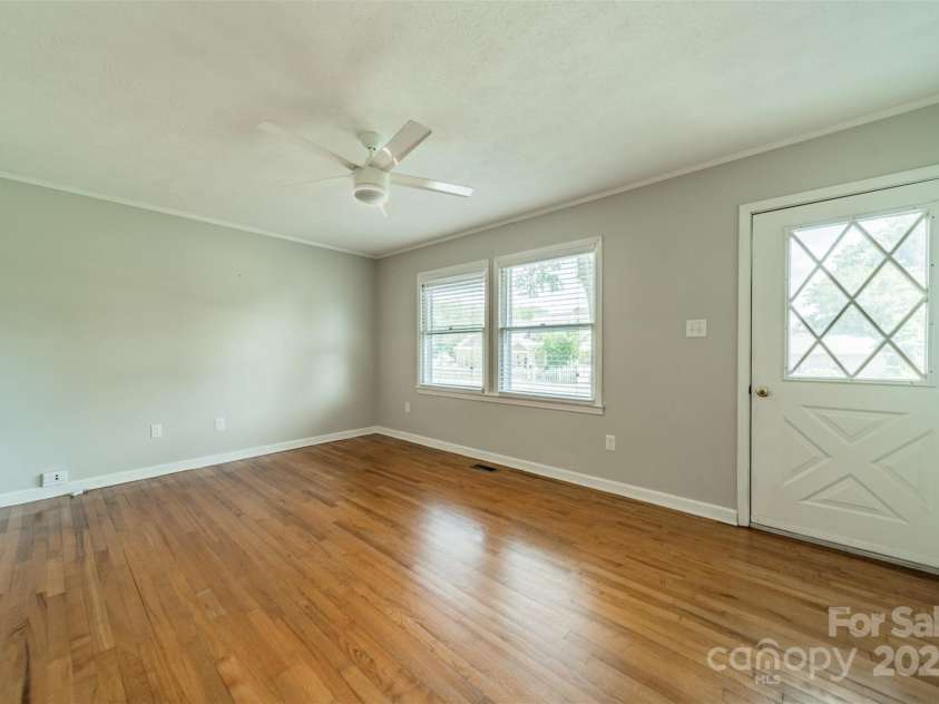 21614 Colina Drive, Cornelius, NC 28031.  MLS# CAR4255901, YatesRealty ID 17364. Living Room