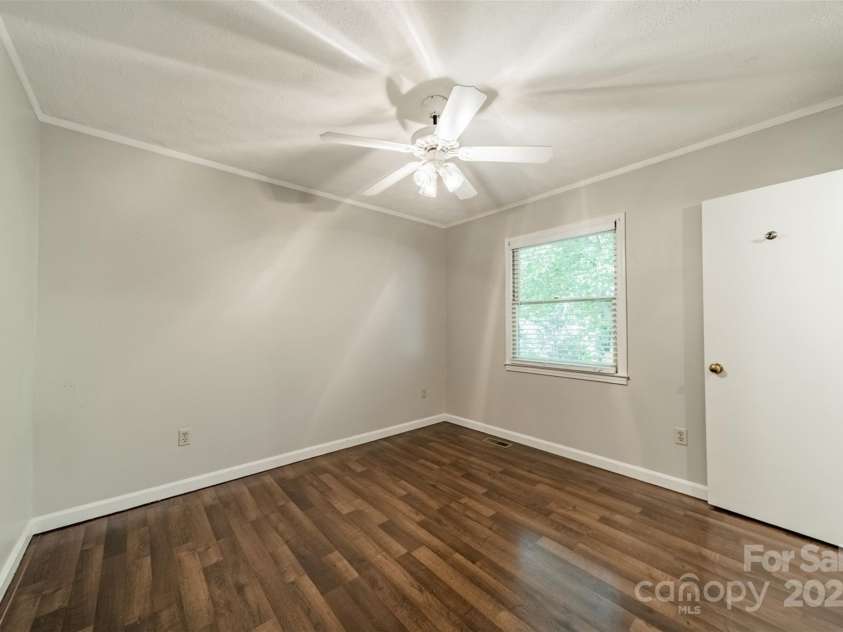 21614 Colina Drive, Cornelius, NC 28031.  MLS# CAR4255901, YatesRealty ID 17364. Primary Bedroom