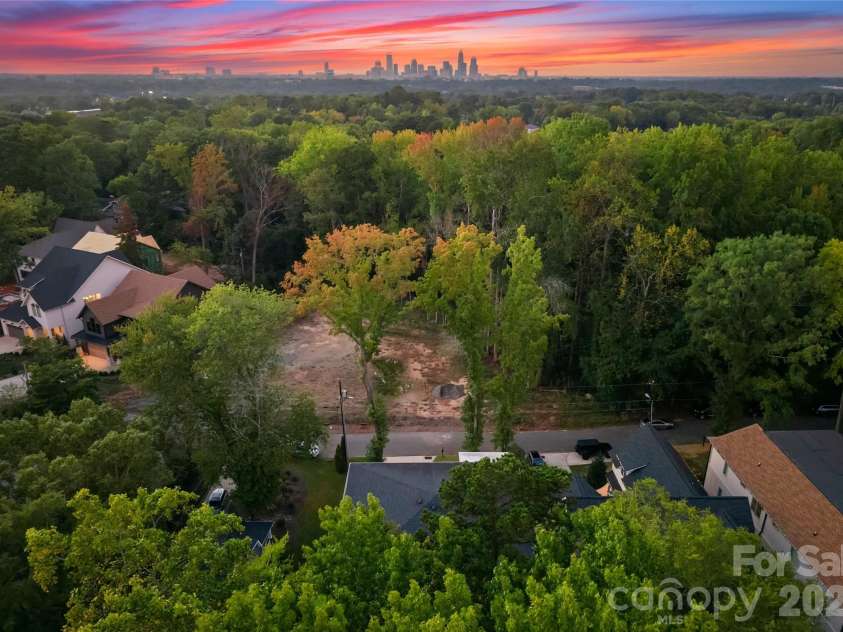 720 Ellsworth Road, Charlotte, NC 28211.  MLS# CAR4346480, YatesRealty ID 17365. 