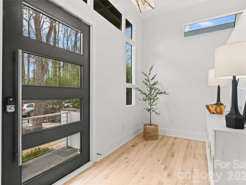 720 Ellsworth Road, Charlotte, NC 28211.  MLS# CAR4346480, YatesRealty ID 17365. 