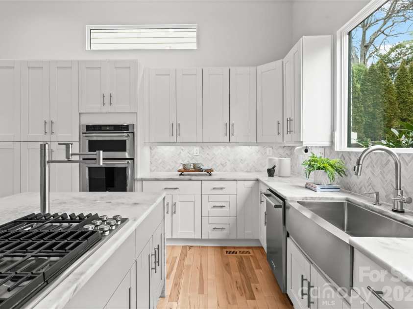 720 Ellsworth Road, Charlotte, NC 28211.  MLS# CAR4346480, YatesRealty ID 17365. 