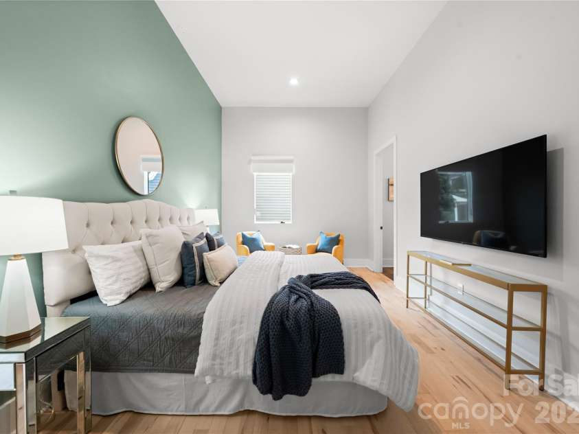 720 Ellsworth Road, Charlotte, NC 28211.  MLS# CAR4346480, YatesRealty ID 17365. 