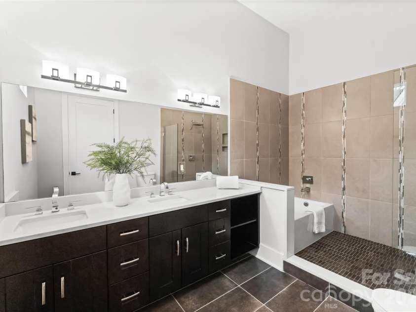 720 Ellsworth Road, Charlotte, NC 28211.  MLS# CAR4346480, YatesRealty ID 17365. 